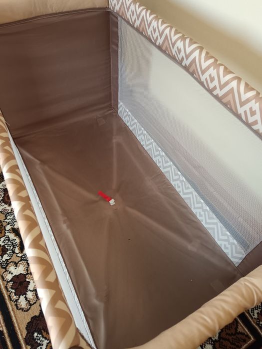 Pat pliabil pentru bebeluș