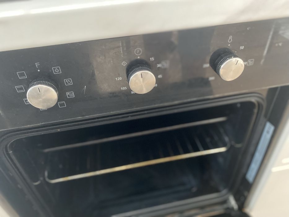 Продаю духовку встроенную