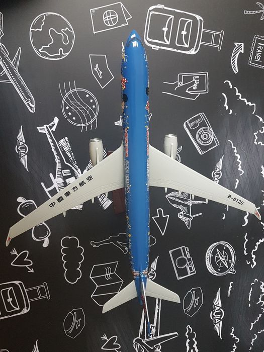 Модель самолета Airbus A330-300 Disney