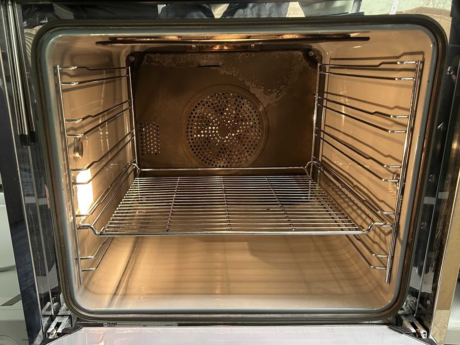 Фурна за вграждане Miele H5461B с пиролитично почистване