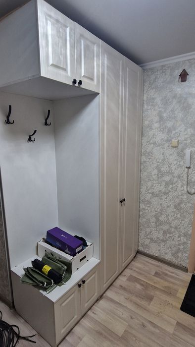Шкаф в прихожую     .