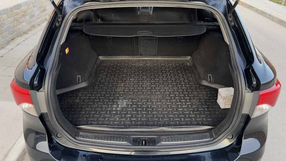 Toyota Avensis 2.2 D-4D 2014г