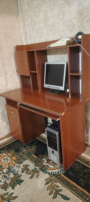Продается компьютерный стол