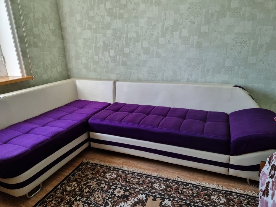 Кожаный комбинированный уголок диван в отличном  состоянии