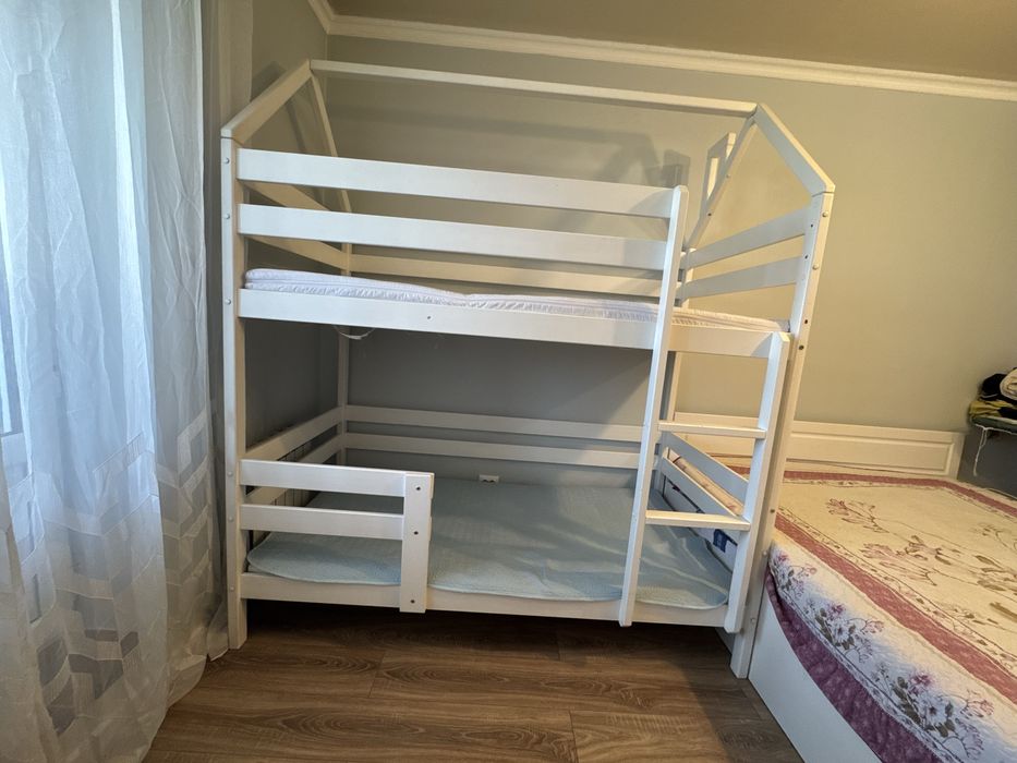 Двухьярусная кровать