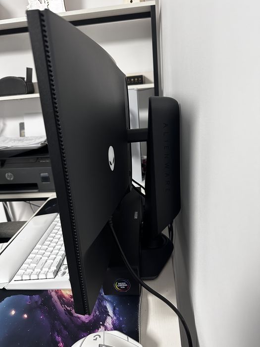 Monitor Alienware 27”
