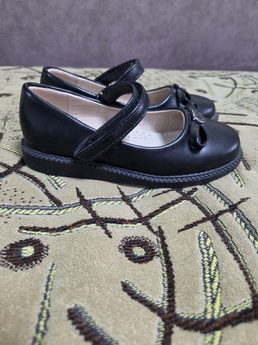 Продам детские туфли для девочки