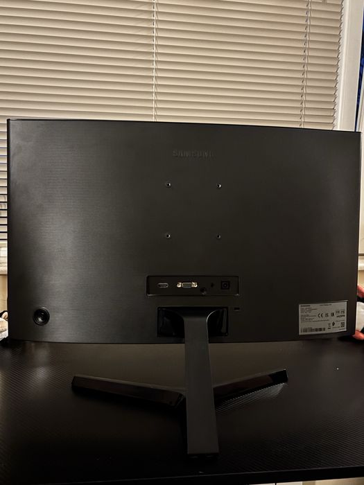 Samsung 24” Curved Monitor CF390 – Full HD, HDMI + кабели