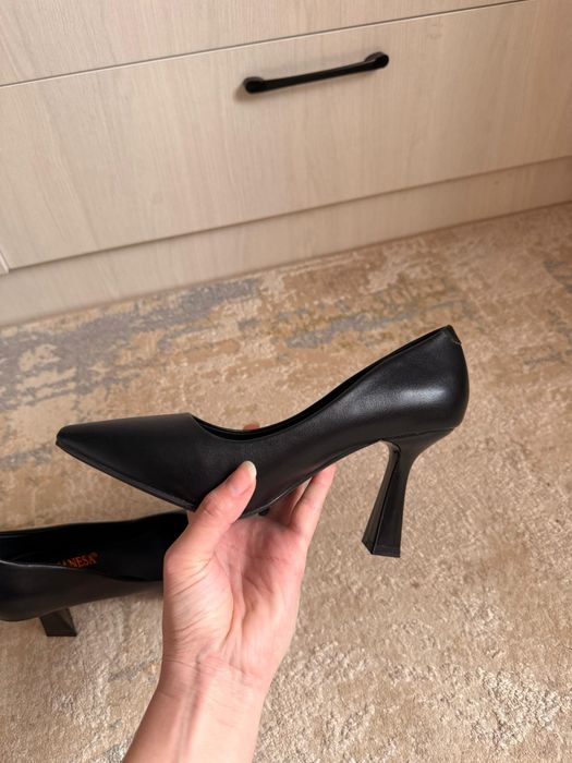 Черные классические туфли