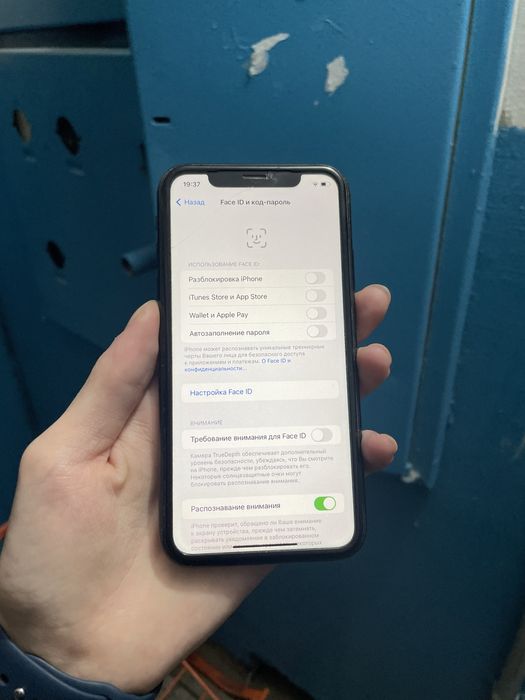 Продам Айфон XR 64gb 77%