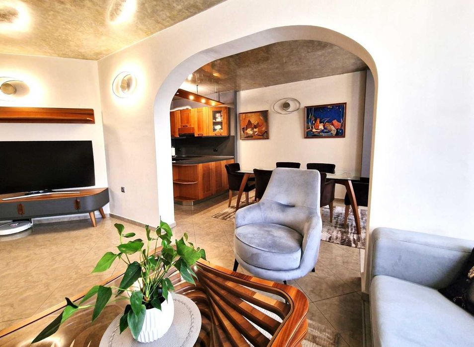 Продава се Тристаен апартамент в Пловдив, Тракия - 118 кв.м за 1949 €/кв.м - Снимка #1