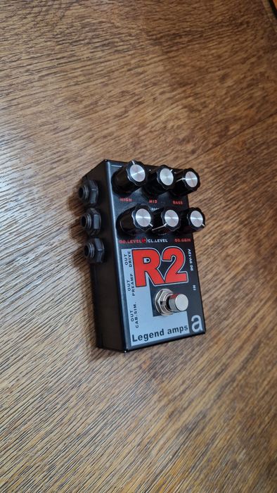 Гитарный преамп, педаль эффектов AMT R2