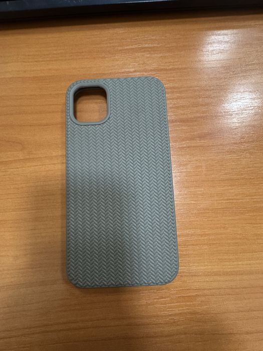 Отдам новый чехол на 11 айфон за шоколадку