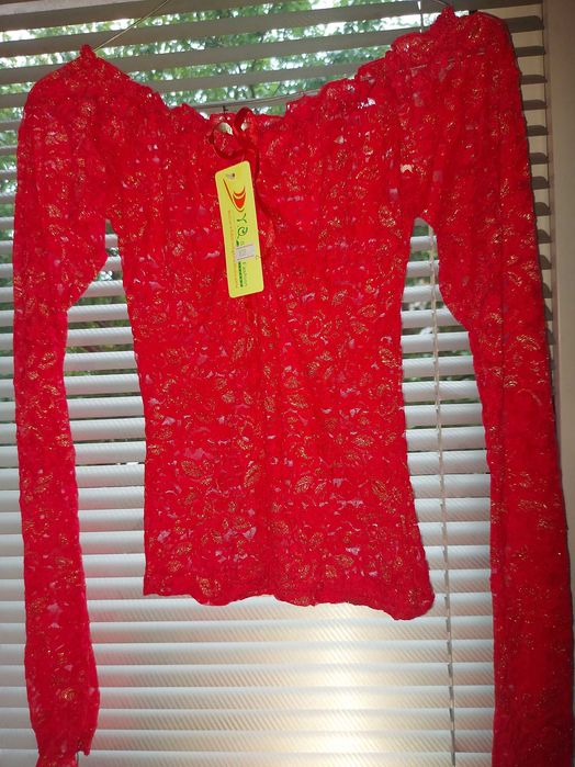 Bluza rosie din dantela noua