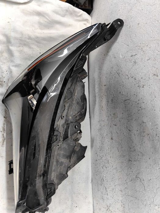 Оригинален фар Лексус  Lexus NX1