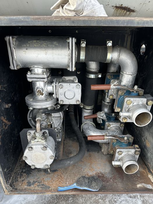 Автоцистерна бензовоз бочка