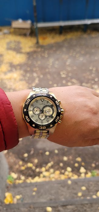 Продам часы Invicta