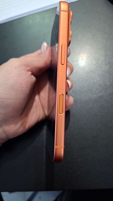 iPhone 17 Pro – Cosmic Orange
