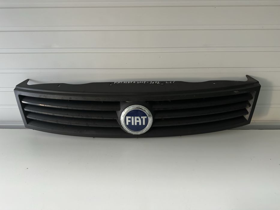 GRILA centrala radiator fata CU EMBLEMA – FIAT Albea 2007–2008