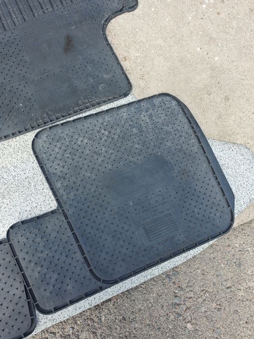 Резиновые коврики полики Рав4