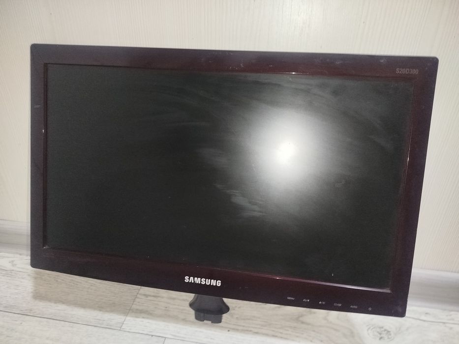 Монитор Samsung S20D300NH