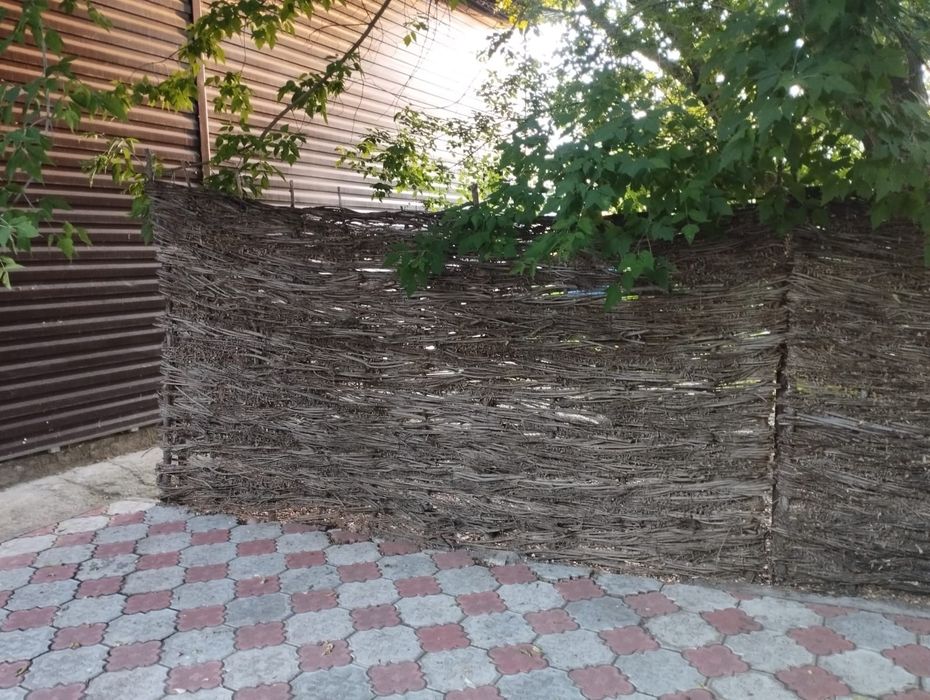 Плетеный забор (плетень)