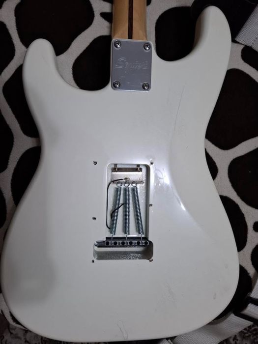 Электрогитара Squier bullet stratocaster HHS