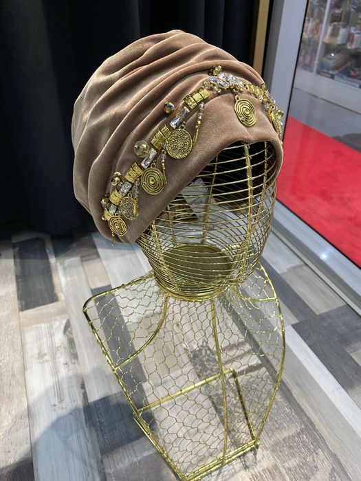 Манекен новый золото