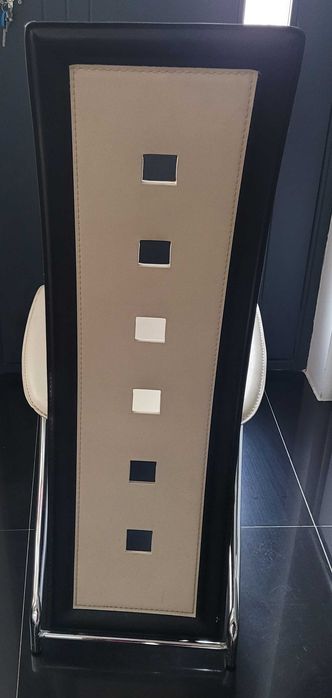 Vand masa dining si scaune piele naturala.