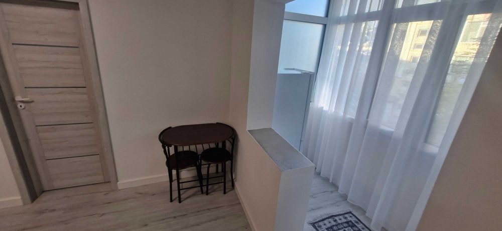 Inchiriez apartament,Trivale2 scoala 13, piata,statie , mobilat Nou,Ac