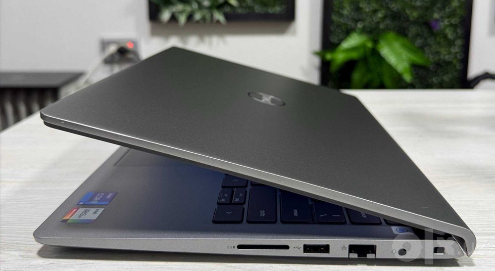Dell Vostro 14 34.30 - 14" FULLHD IPS  Core i7-1355U 32GB/1TB SSD
