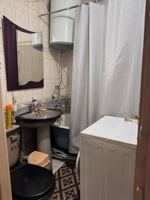 1 комнатная. 1  микрорайон.