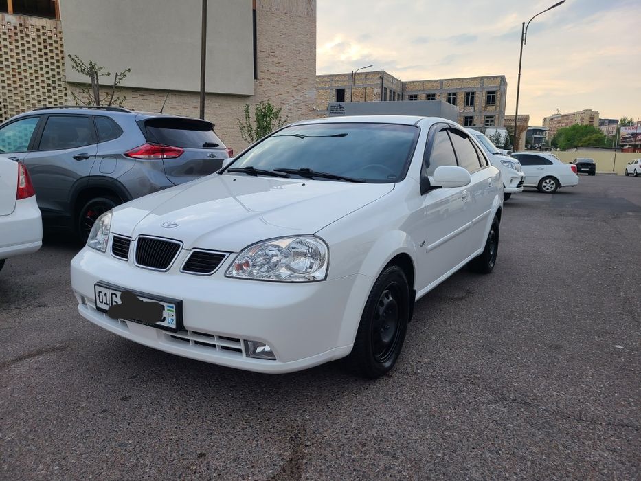 Lasetti 2004 yil 59000 km yurgan kiraska toza  moshina ideal