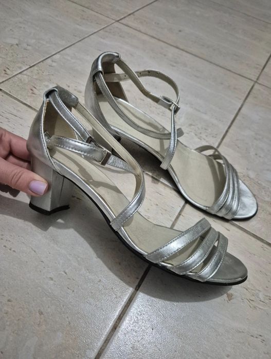 Sandale argintii din  piele