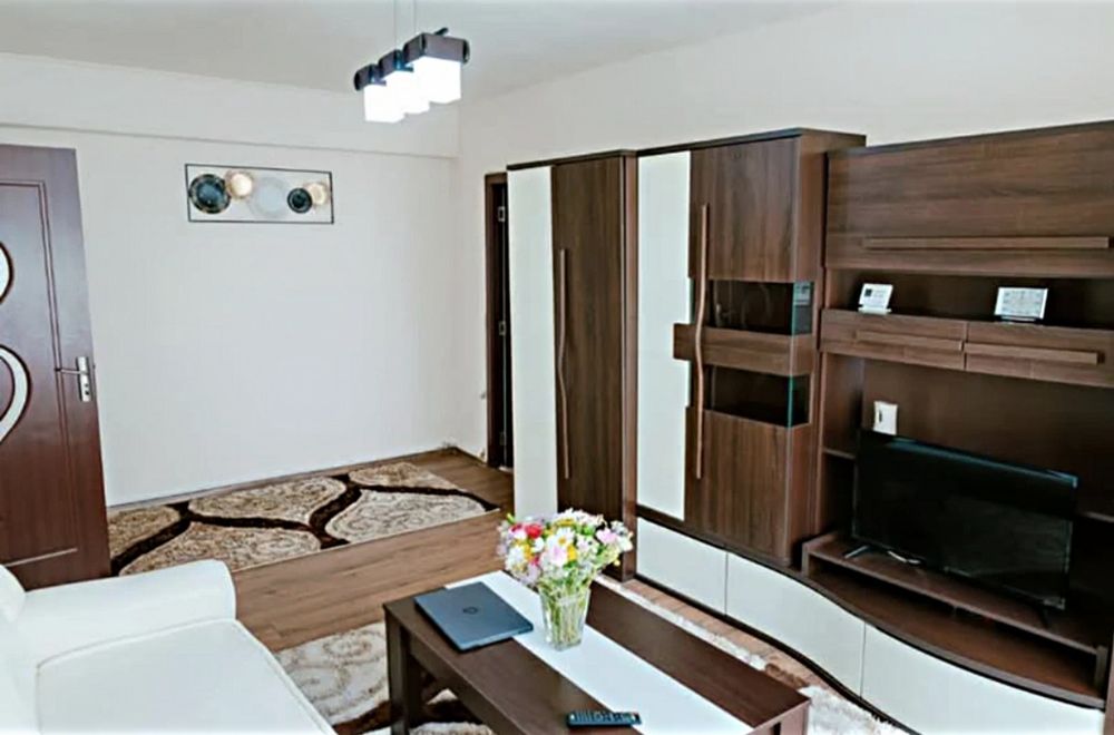 Închiriez apartament micro 1
