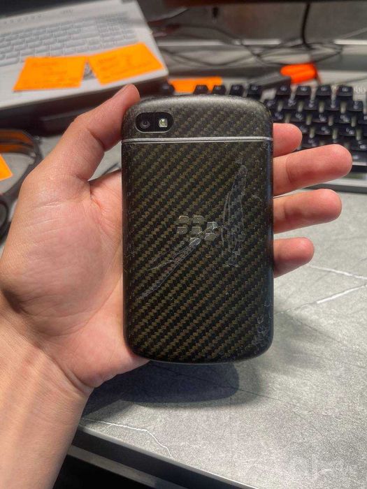 blackberry Q10 срочно продается