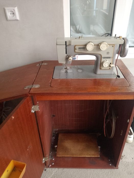 Швейная машинка Подольск 142