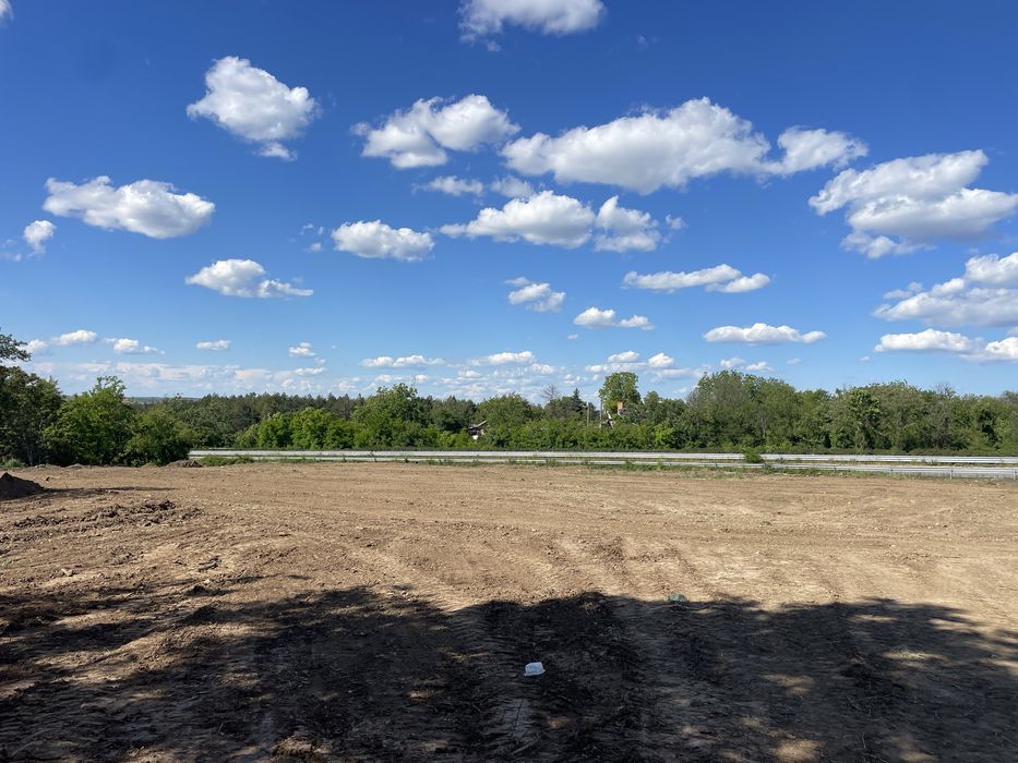 ПАРЦЕЛ 21784кв.м в м-т Плочата, град Плевен гл.път Плевен-с.Брестовец