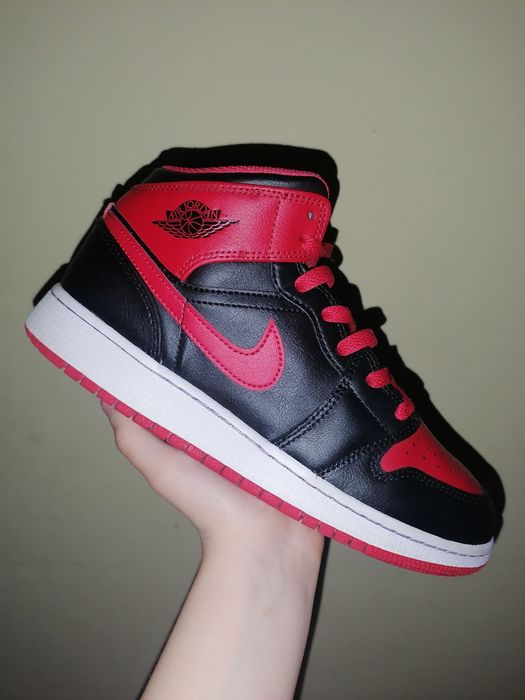 Vând Jordan 1 alternate bred