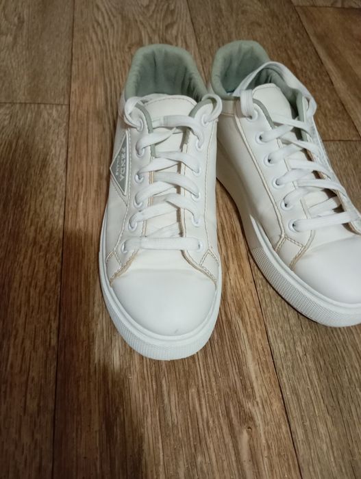 Продаются кроссовки