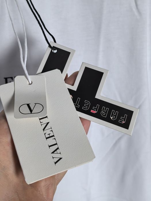 Valentino тениска НАМАЛЕНА