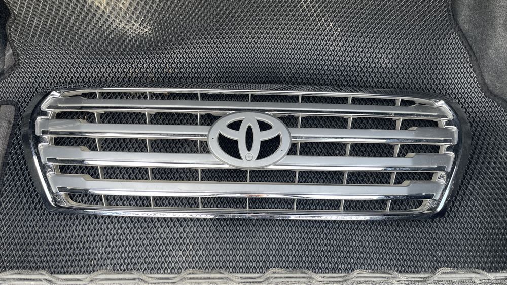 Решетка радиатора на Land Cruiser 200