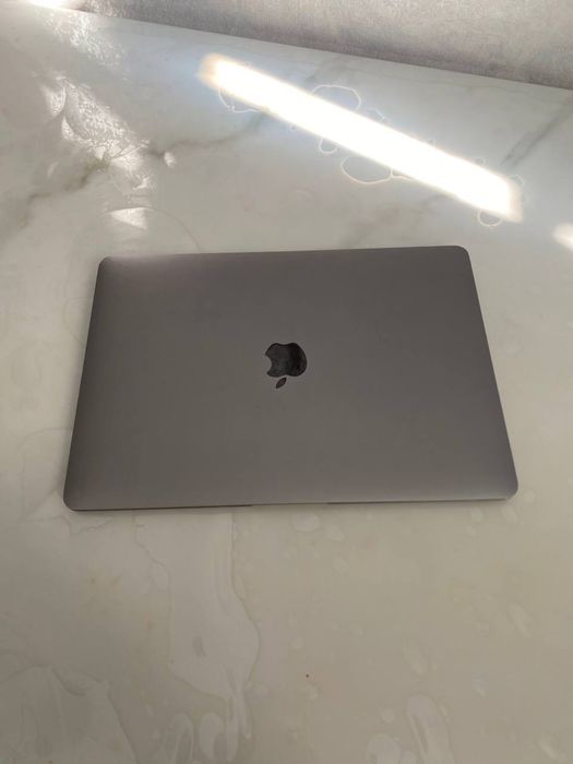 Macbook air sotiladi