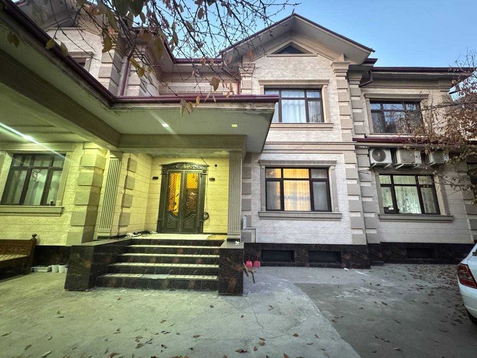 Дархан Евродом 
2 этажа + цоколь
380 м²
Участок: 4,5 сотки
Комнат: 7