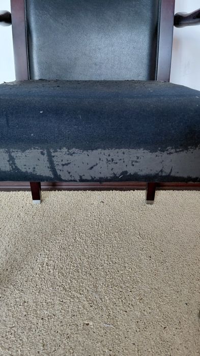 Кресло в библиотеку