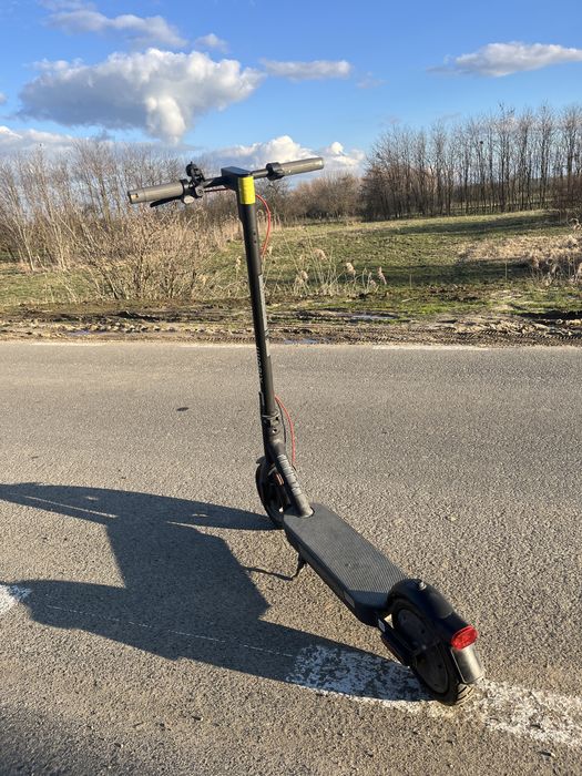 Xiaomi Electric Scooter 4 Pro 2nd Gen – Trotinetă Electrică, ca nouă