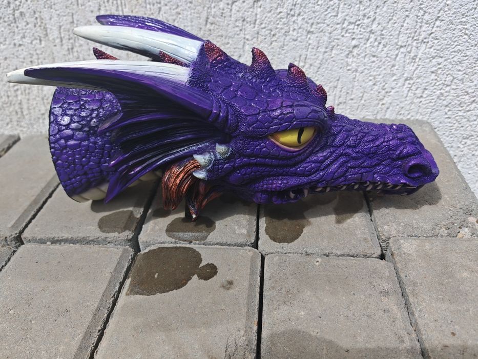 Dragon - figurină decorativă din rășină.