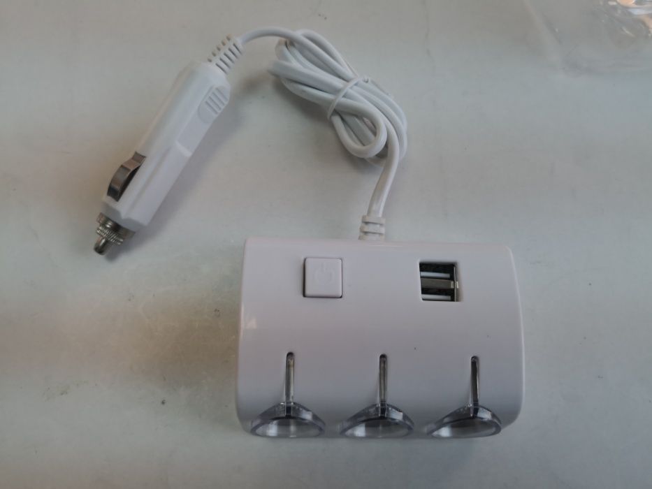 Adaptor bricheta auto x3 cu usb
