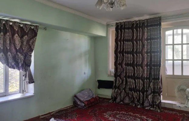 #Ц12  1/4/4 Кирпич 
С/уз совмещенный
Без мебели 
Ремонт средний 
Балко