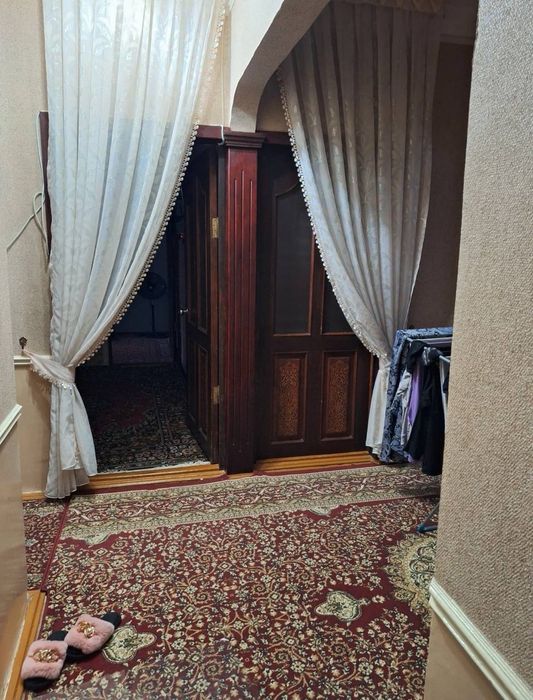 Юнусабад 15кв 5/5/5 Балкон: 2*6